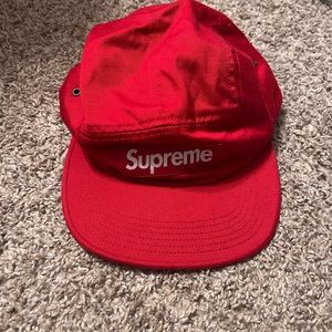 Supreme hat OS